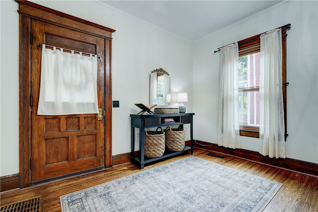 136 Asbury Street Rochester, NY 14620 - Photo 4 of 47