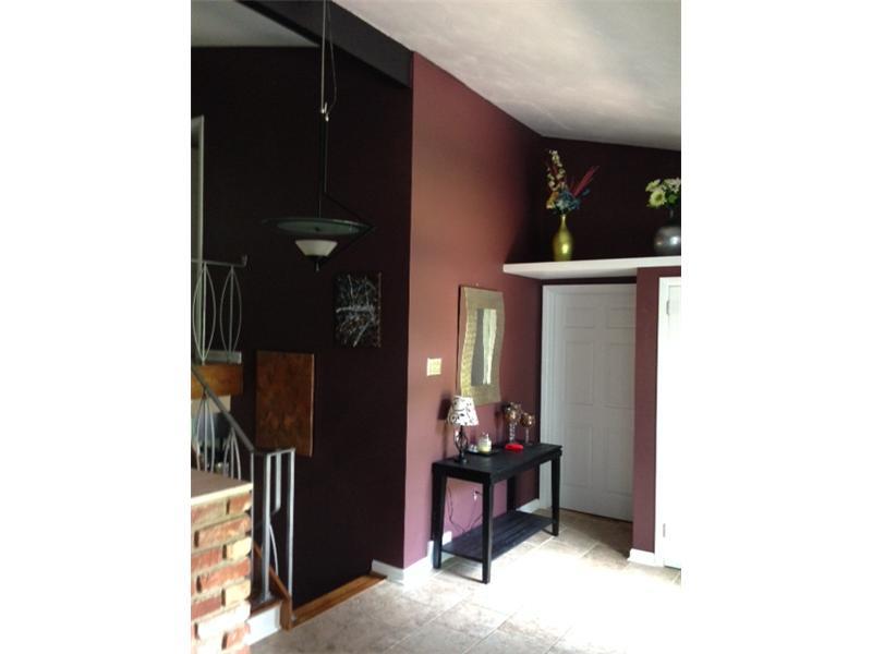 101 Leslie Road Monroeville, PA 15146 - Photo 11 of 20 Entry/Foyer.