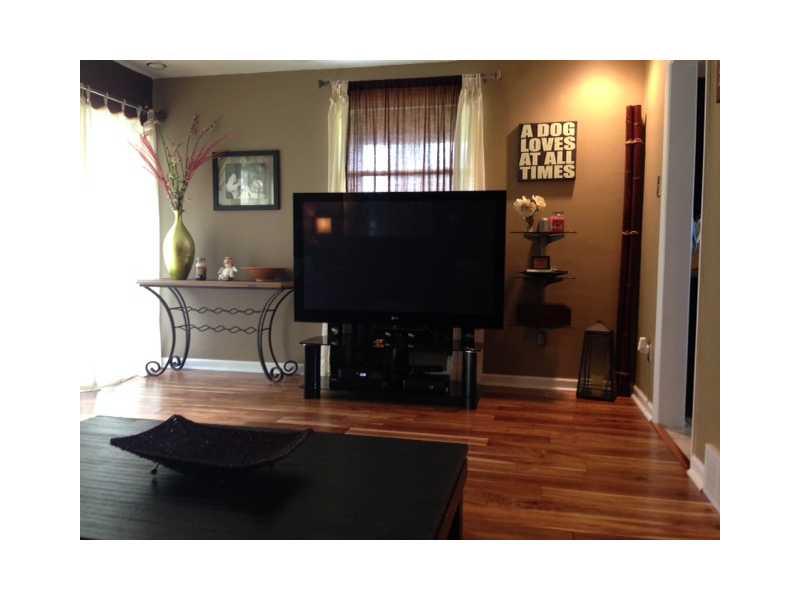101 Leslie Road Monroeville, PA 15146 - Photo 8 of 20 Living Room.