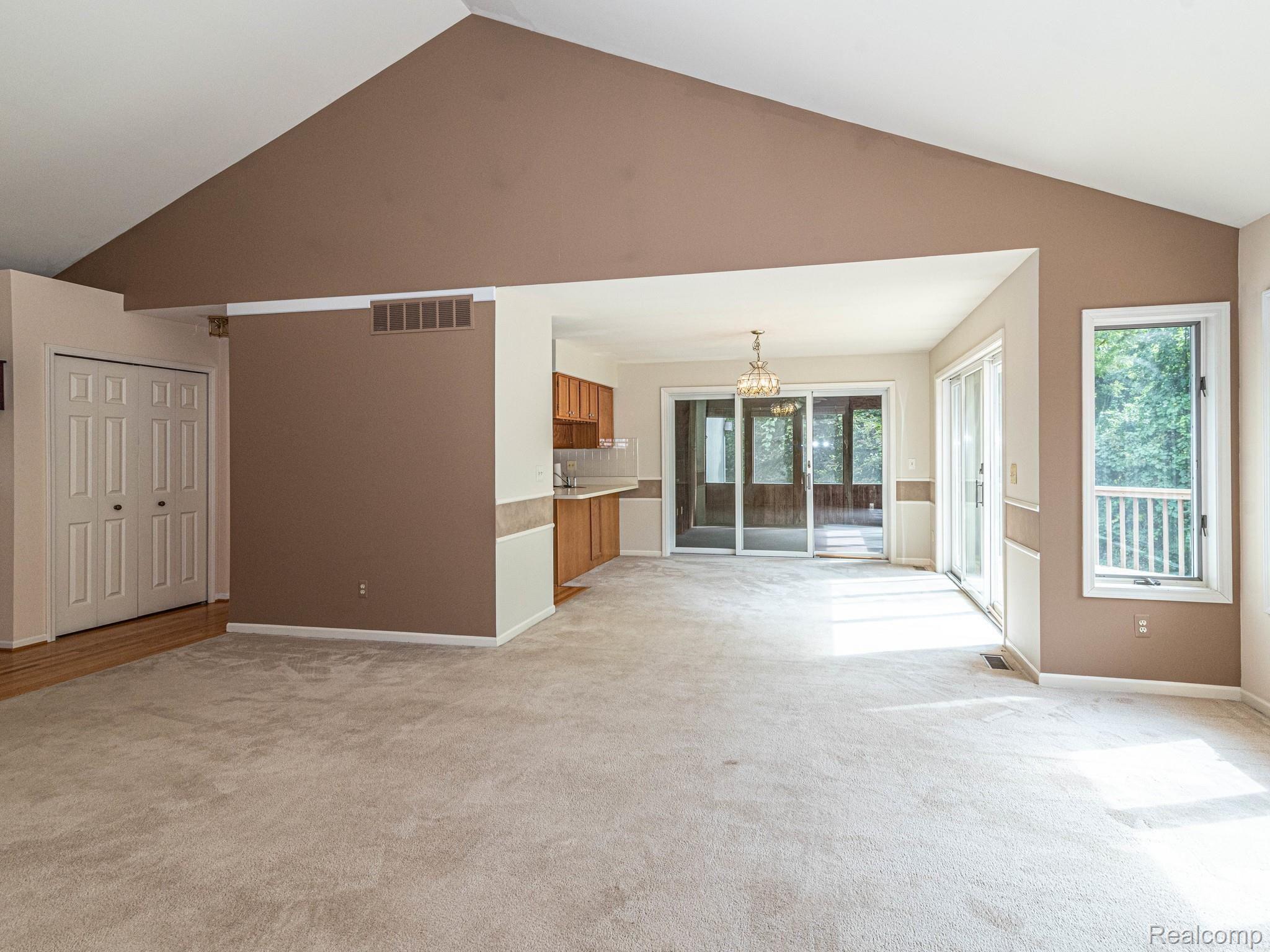 5255 Stickney Road Clarkston, MI 48348 - Photo 9 of 80 Great Rm leads to Breakfast Rm and 3 Seasons Rm