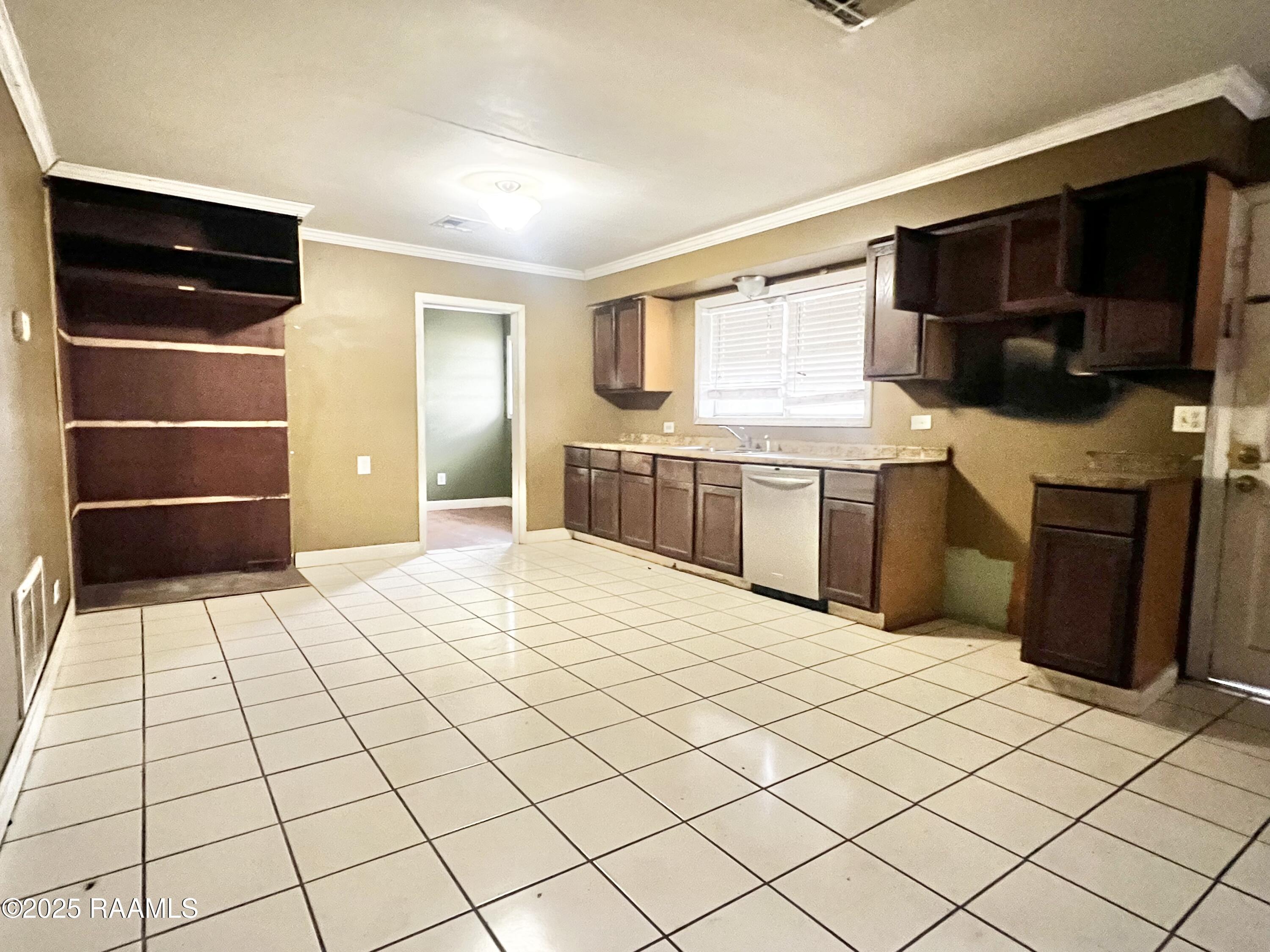 1108 Coteau Road New Iberia, LA 70560 - Photo 12 of 24 Kitchen
