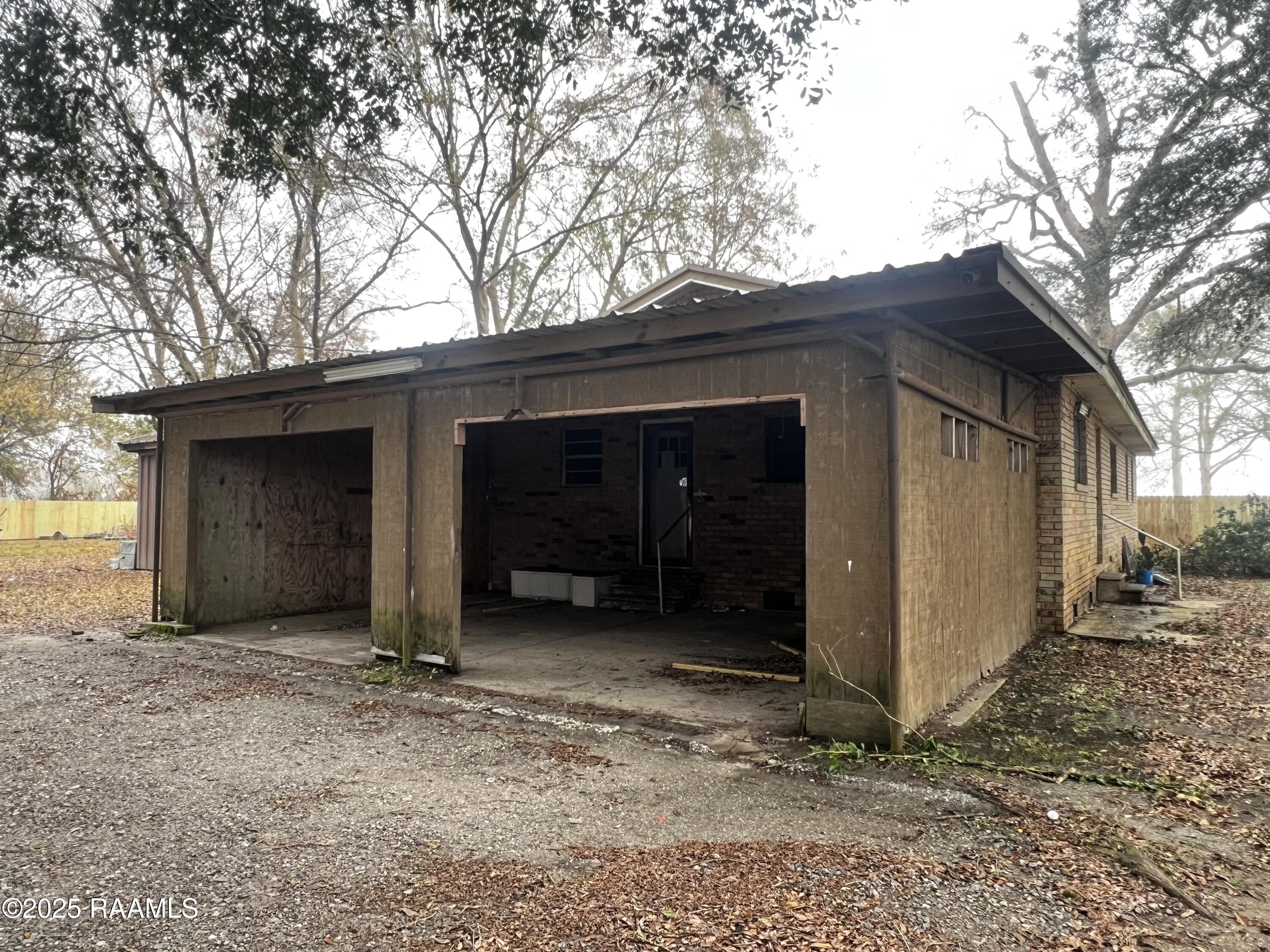 1108 Coteau Road New Iberia, LA 70560 - Photo 4 of 24 Garage