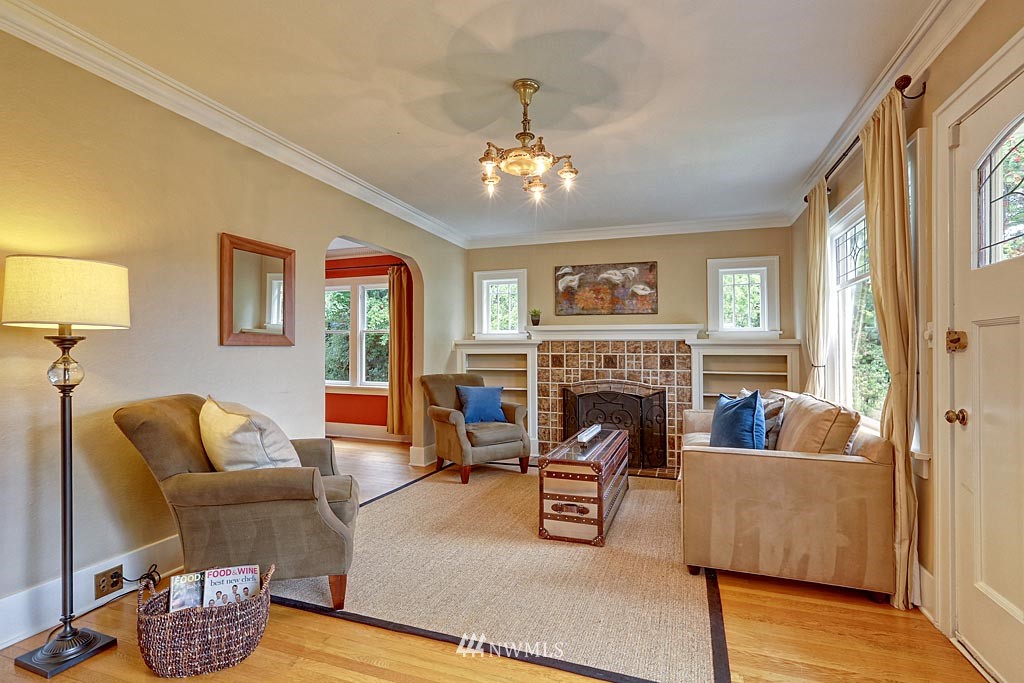 2111 North 60th Street Seattle, WA 98103 - Photo 2 of 15 Gallery Image 2