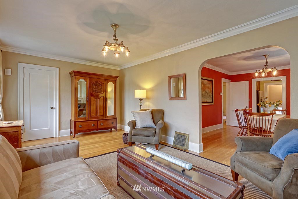 2111 North 60th Street Seattle, WA 98103 - Photo 3 of 15 Gallery Image 3