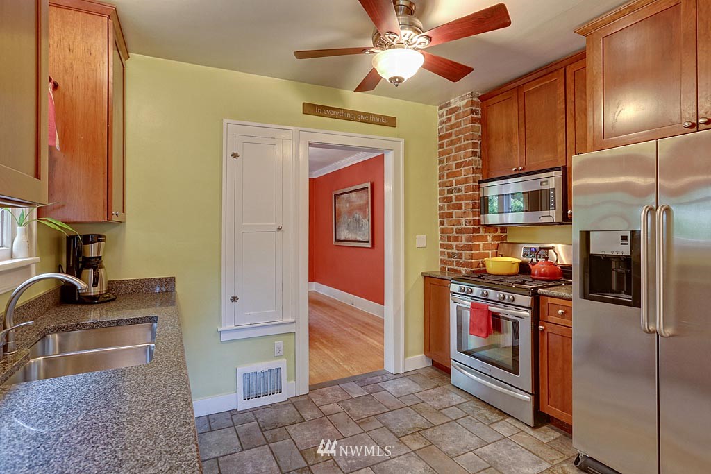 2111 North 60th Street Seattle, WA 98103 - Photo 5 of 15 Gallery Image 5