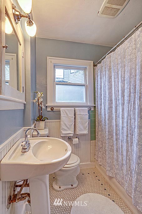 2111 North 60th Street Seattle, WA 98103 - Photo 10 of 15 Gallery Image 10