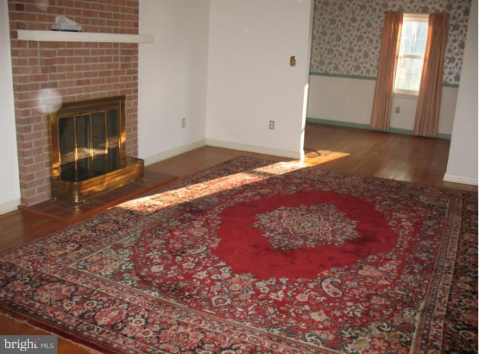 16 Algonquin Road Cambridge, MD 21613 - Photo 14 of 29 Living Room