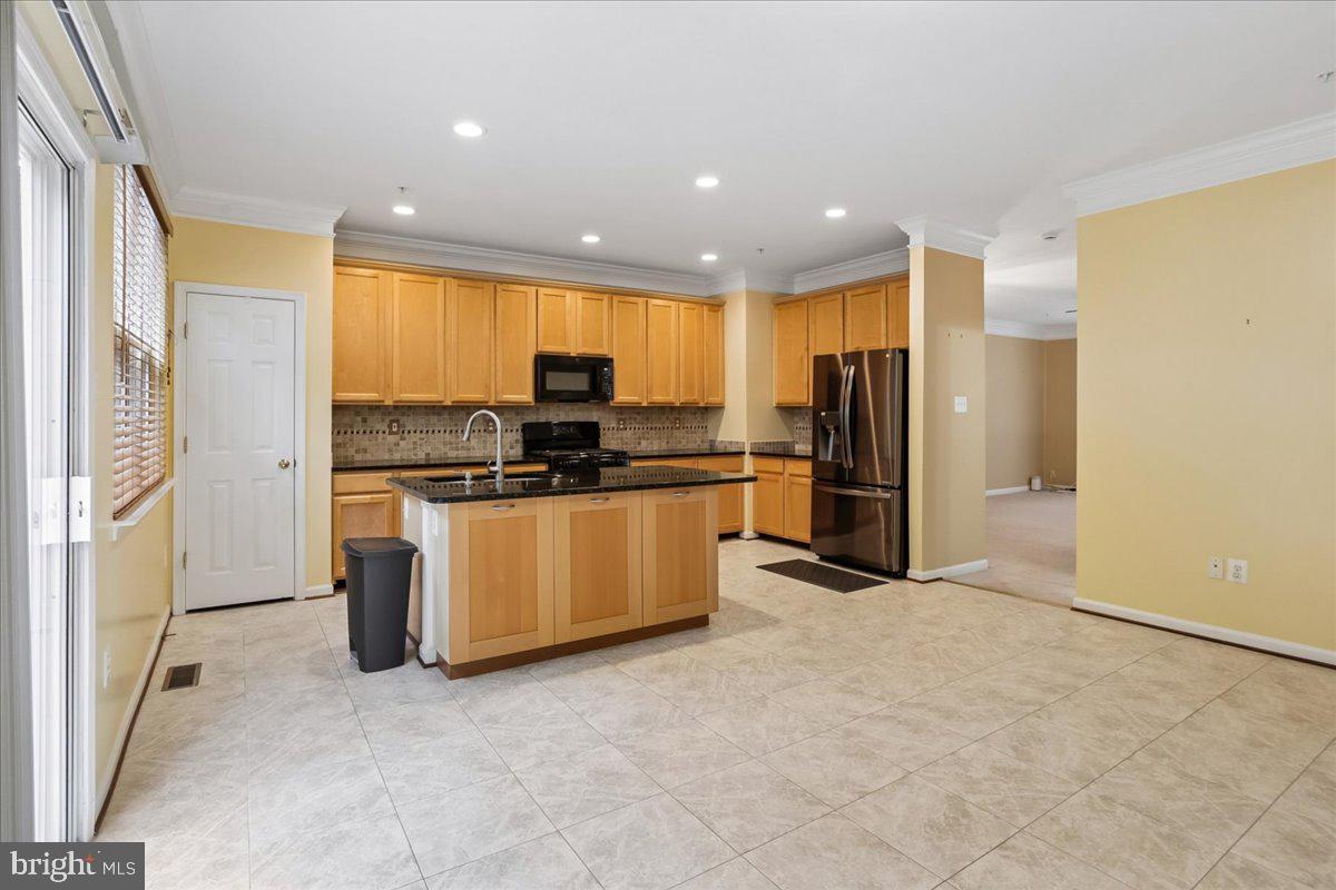 2943 St Helen Circle Silver Spring, MD 20906 - Photo 11 of 40 Modern kitchen with elegant finishes.