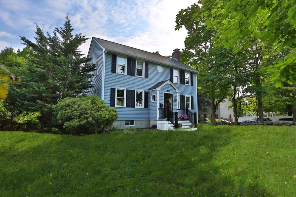 251 Trapelo Road Waltham, MA 02452 - Photo 3 of 30 Gallery Image 3