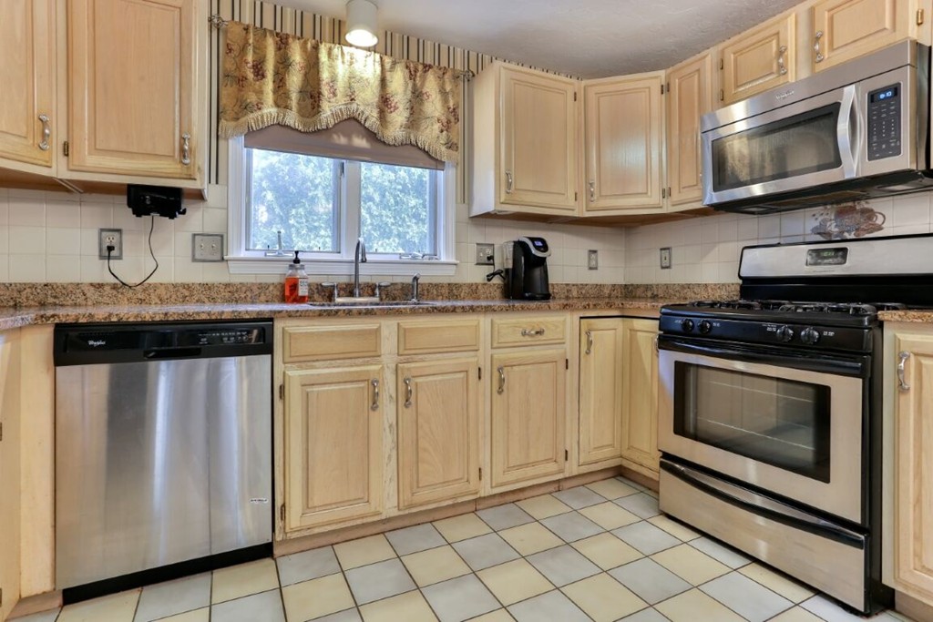 251 Trapelo Road Waltham, MA 02452 - Photo 6 of 30 Gallery Image 6