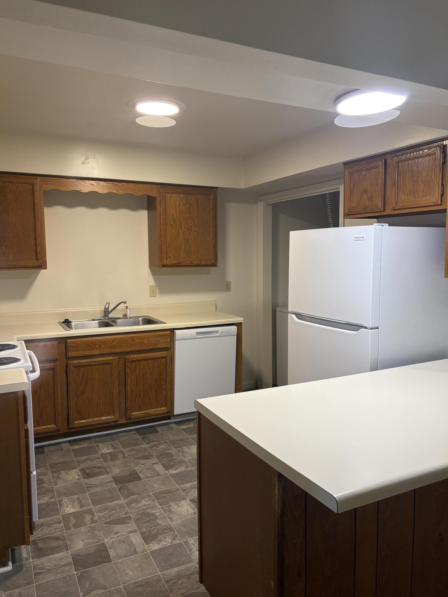3380 Rasmont Road, Unit L Roanoke, VA 24018 - Photo 3 of 6 IMG_7923