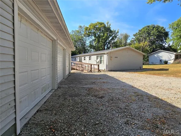 $40,000 | 1910 Washington Street, Taylor Springs, IL 62089