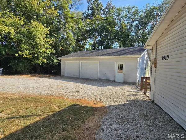 $40,000 | 1910 Washington Street, Taylor Springs, IL 62089