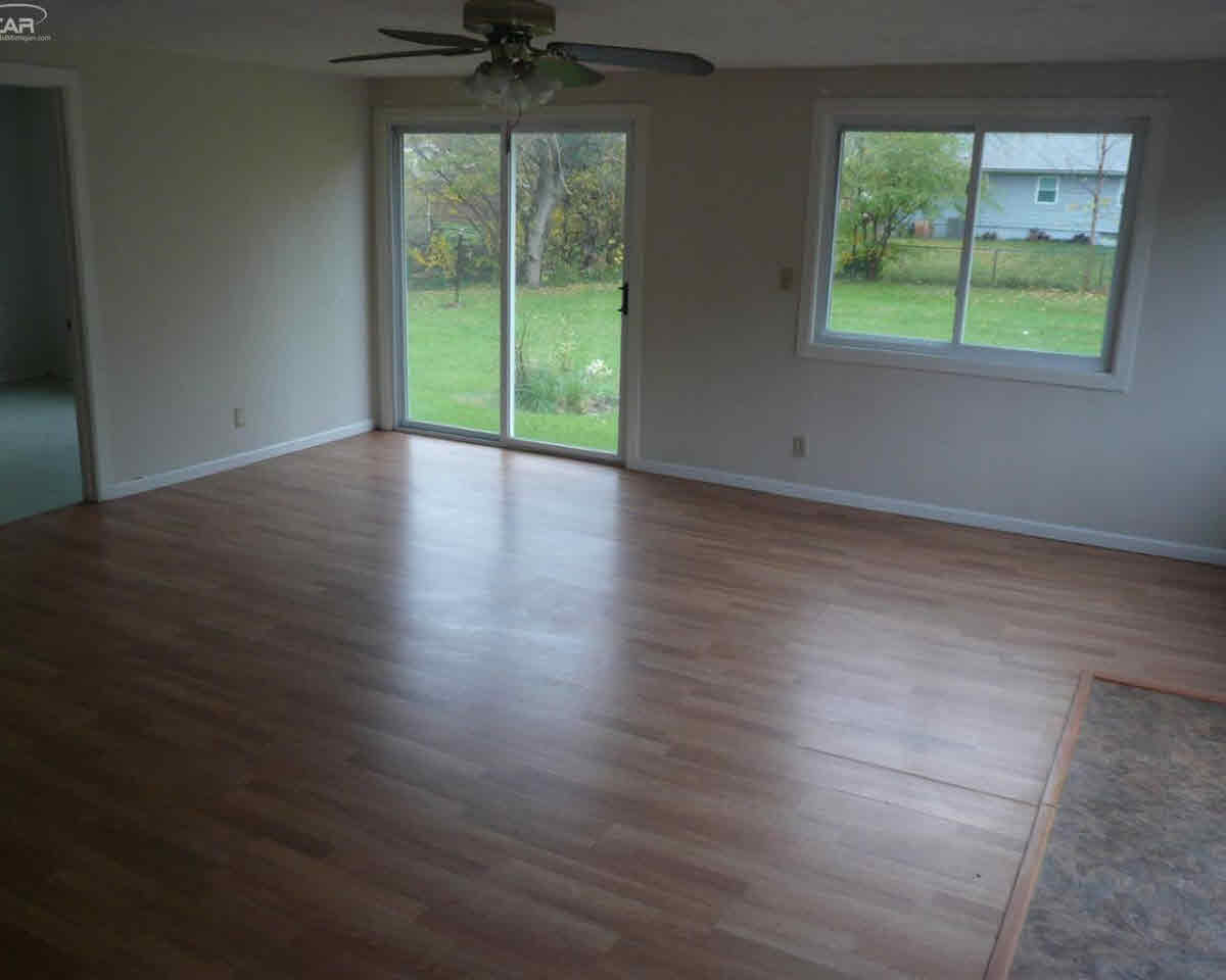 5421 Corunna Road Flint, MI 48532 - Photo 12 of 18 21234850-11.JPG