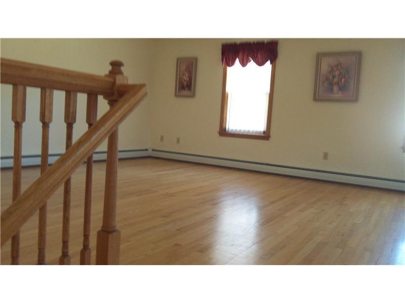 21 Simpson Street Wells, ME 04090 - Photo 7 of 12 Den/Family/Great Room.