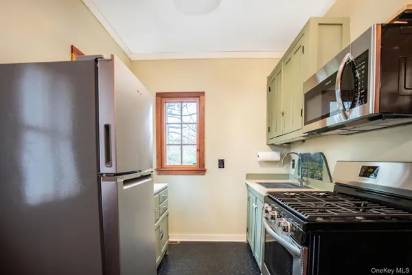 $3,995 | 11 Locust Drive, Cold Spring, NY 10516