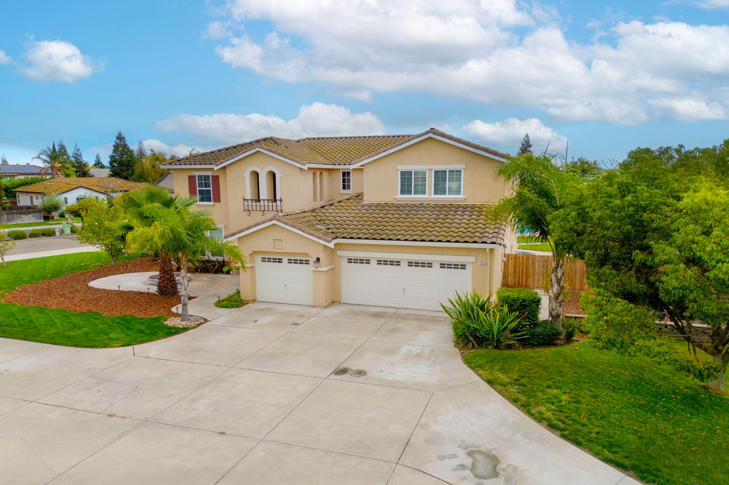 1806 West Ripon Road Ripon, CA 95366 - Photo 51 of 65 a front view of a house with garden