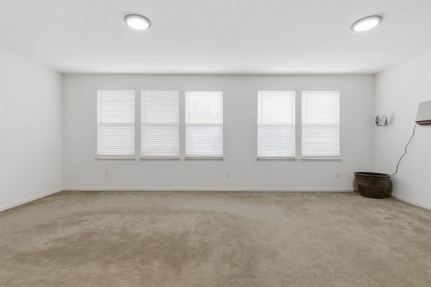 1806 West Ripon Road Ripon, CA 95366 - Photo 9 of 65 an empty room with windows