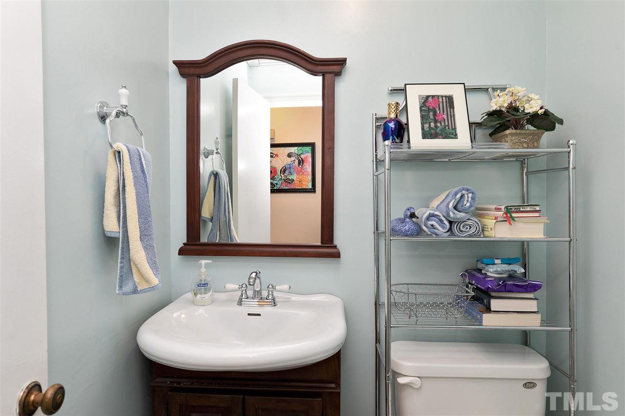 1308 Springlawn Court Raleigh, NC 27609 - Photo 18 of 30 Gallery Image 18
