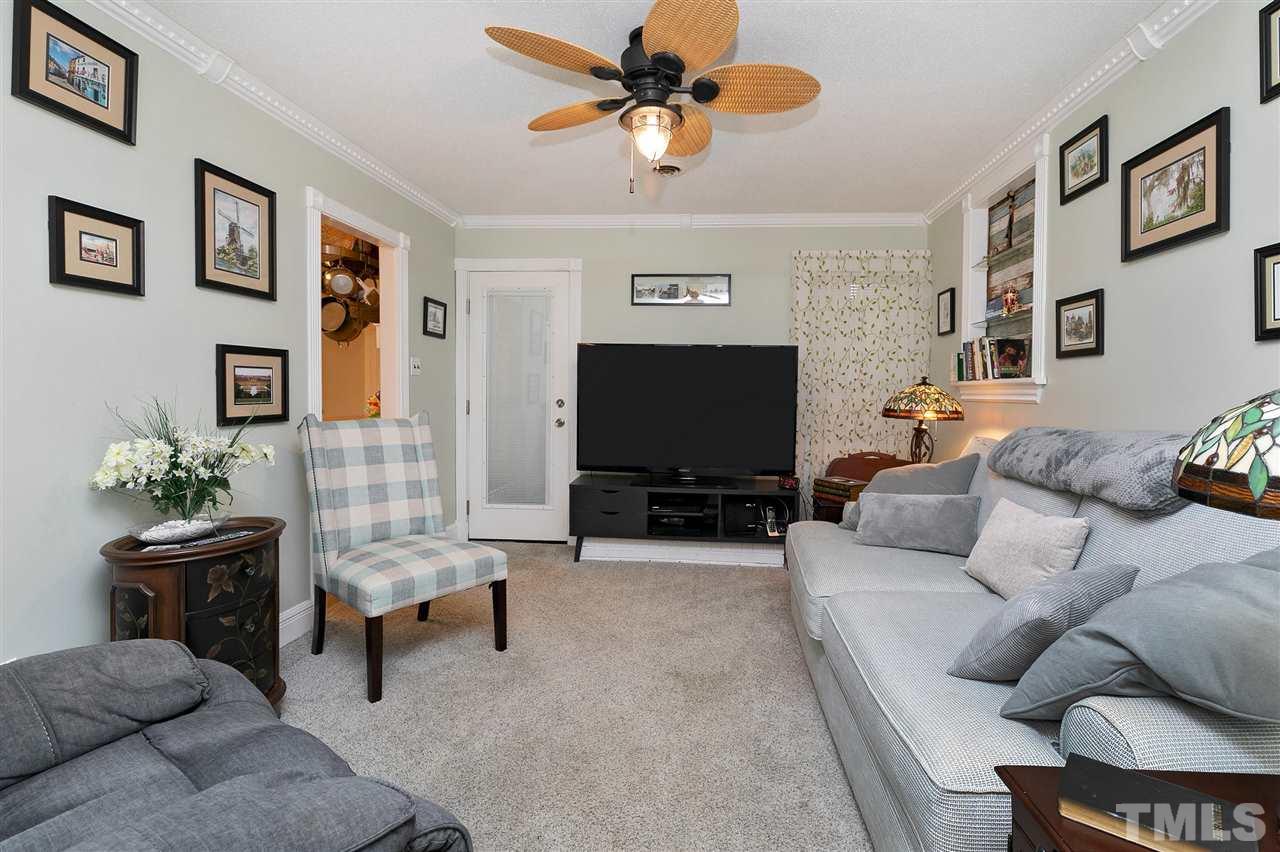 1308 Springlawn Court Raleigh, NC 27609 - Photo 9 of 30 Gallery Image 9