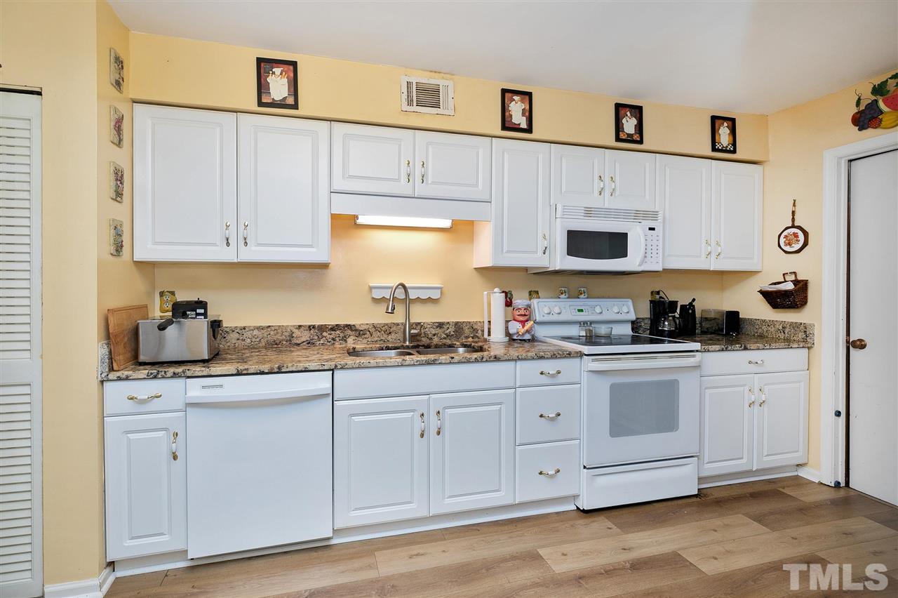 1308 Springlawn Court Raleigh, NC 27609 - Photo 10 of 30 Gallery Image 10