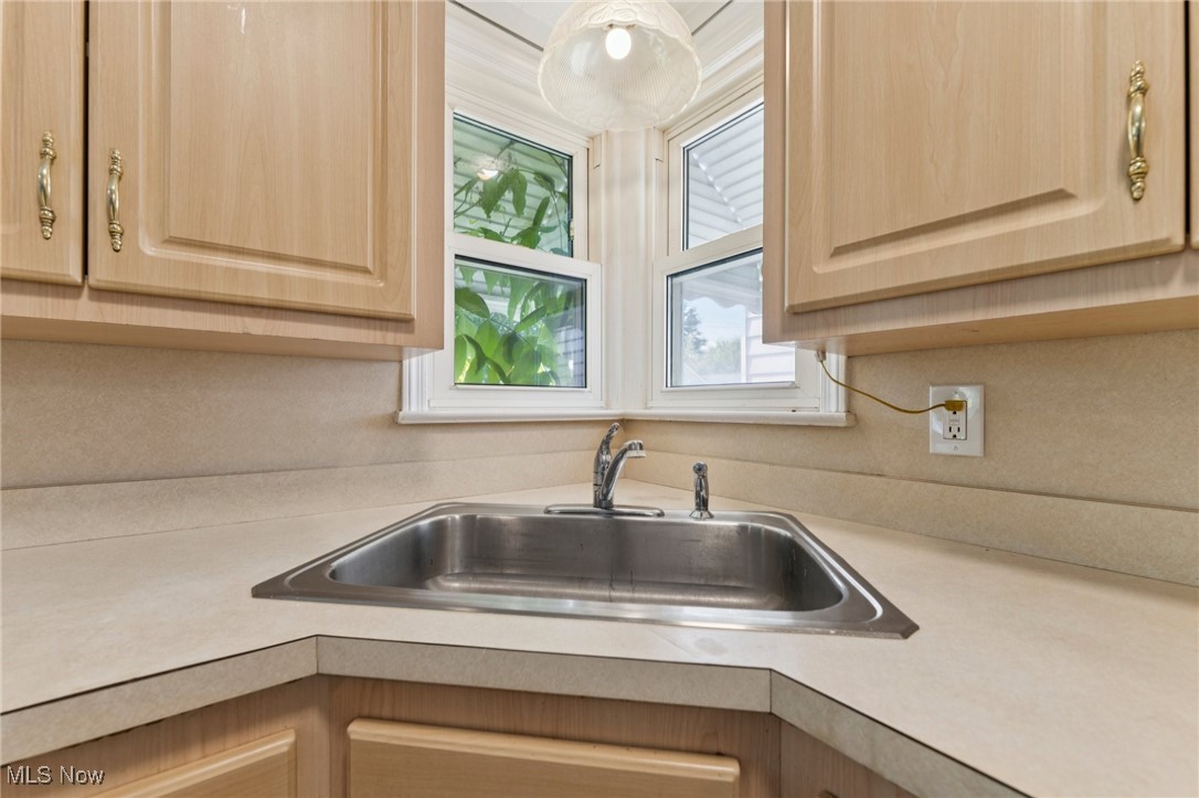 13304 Orme Road Cleveland, OH 44125 - Photo 4 of 31