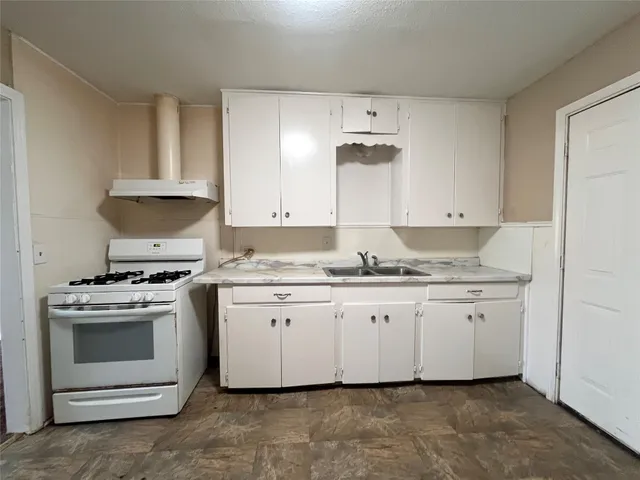 $750 | 3519 4th Street, Bay City, TX 77414