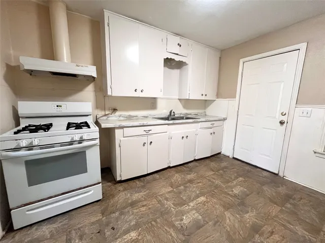 $750 | 3519 4th Street, Bay City, TX 77414