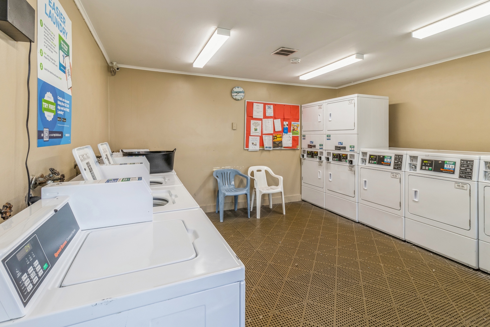 20 St Thomas Colony Street, Unit 7 Fox Lake, IL 60020 - Photo 13 of 15 a utility room with cabinets