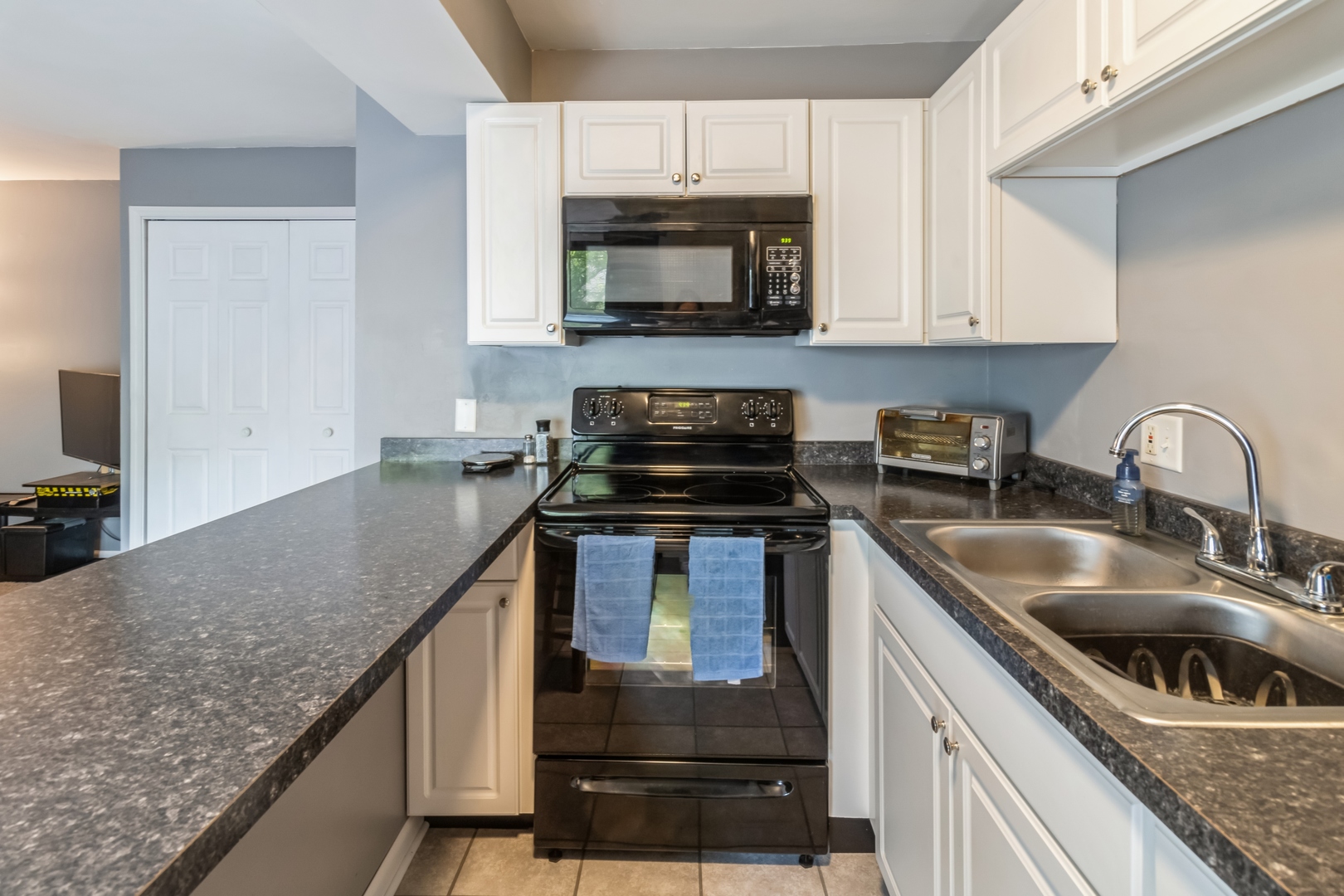 20 St Thomas Colony Street, Unit 7 Fox Lake, IL 60020 - Photo 5 of 15 a kitchen with granite countertop a stove sink and microwave