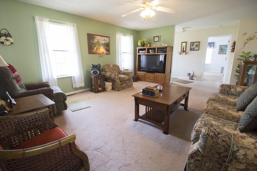 2031 Fed Phillips Road Oneida, TN 37841 - Photo 8 of 34 a living room with furniture and a flat screen tv