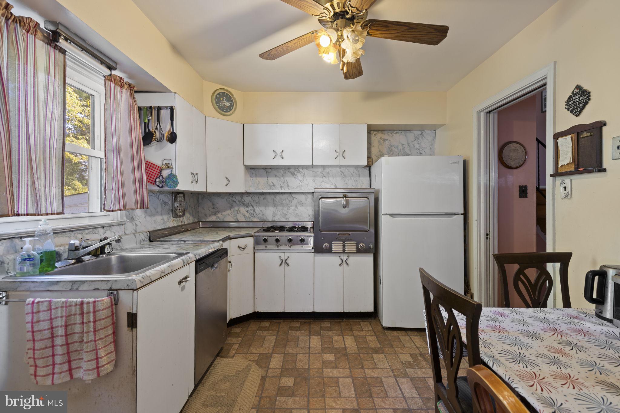 9307 Avondale Road Baltimore, MD 21234 - Photo 5 of 24 Gallery Image 5