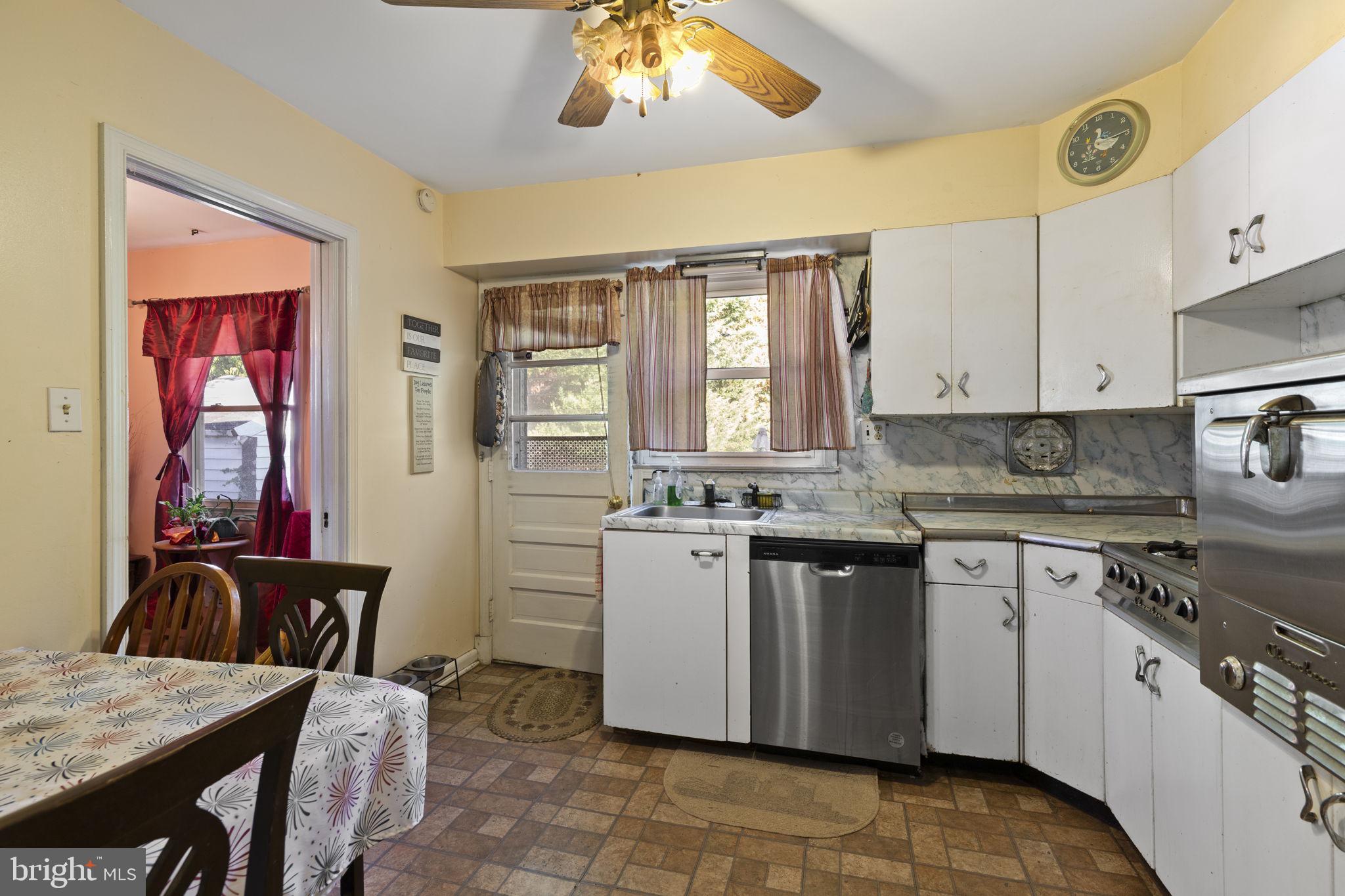 9307 Avondale Road Baltimore, MD 21234 - Photo 6 of 24 Gallery Image 6