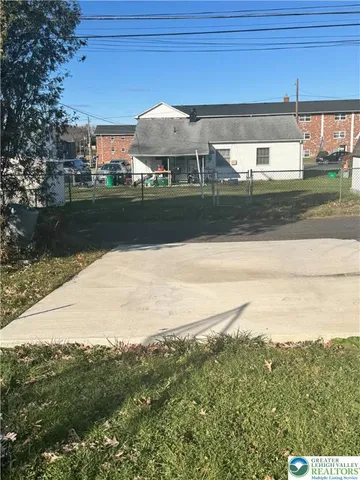 $2,100 | 1157 East Highland Street, Allentown, PA 18109