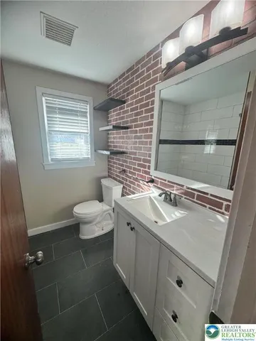 $2,100 | 1157 East Highland Street, Allentown, PA 18109