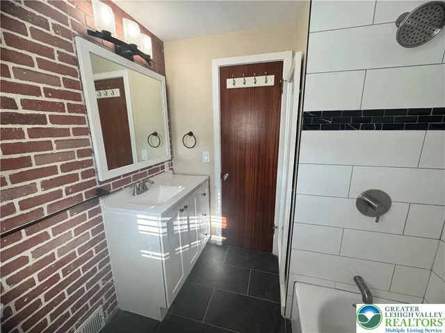 $2,100 | 1157 East Highland Street, Allentown, PA 18109