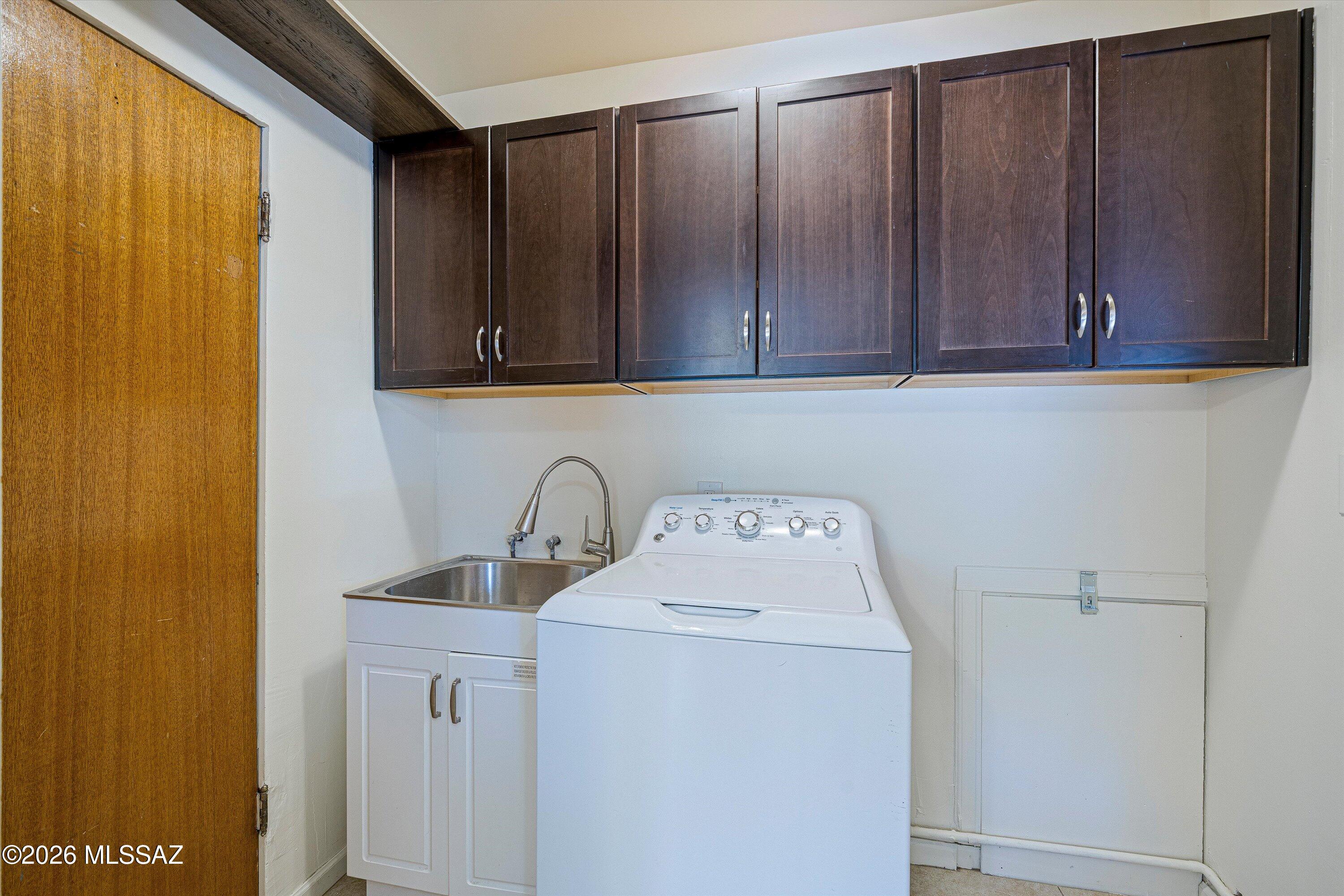 2451 North Richey Boulevard Tucson, AZ 85716 - Photo 6 of 24 Love us a utility sink!