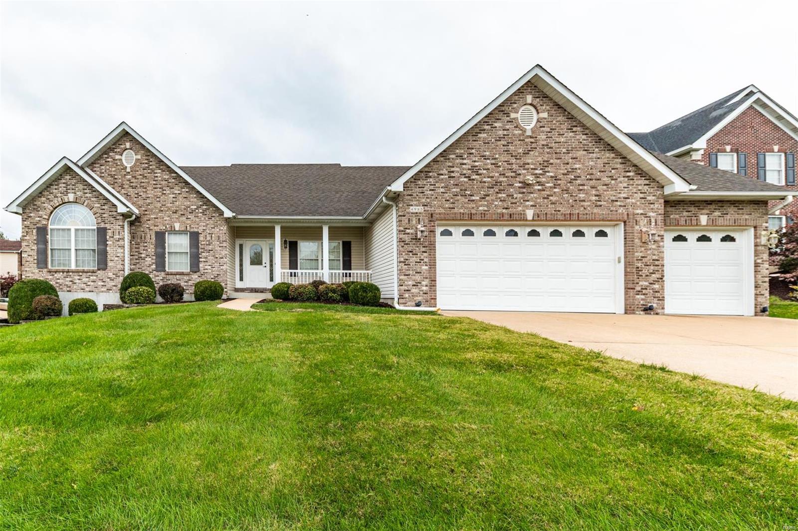 4985 Ambs Road, St. Louis, MO 63128 Compass