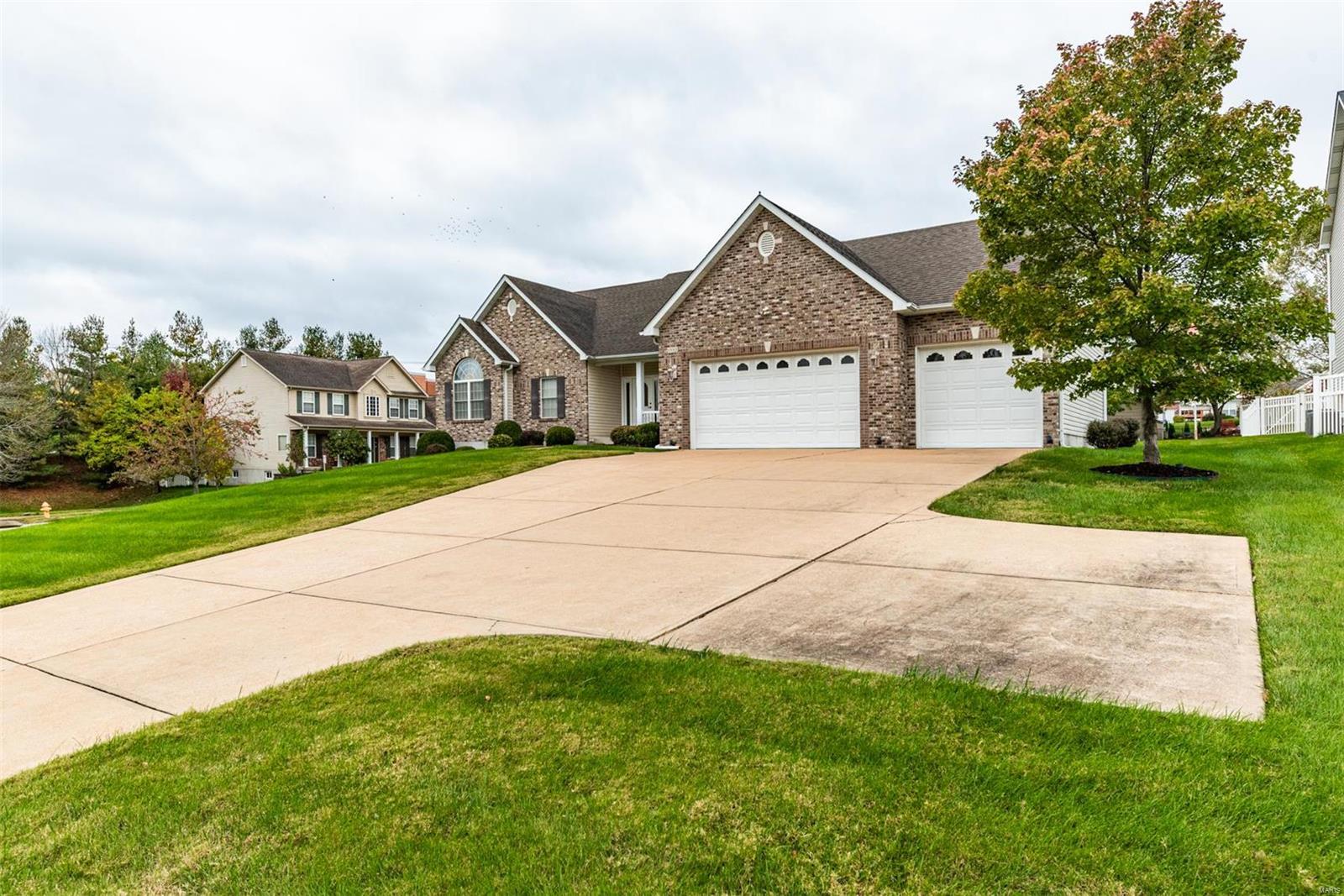 4985 Ambs Road St. Louis, MO 63128 - Photo 3 of 43 Gallery Image 3