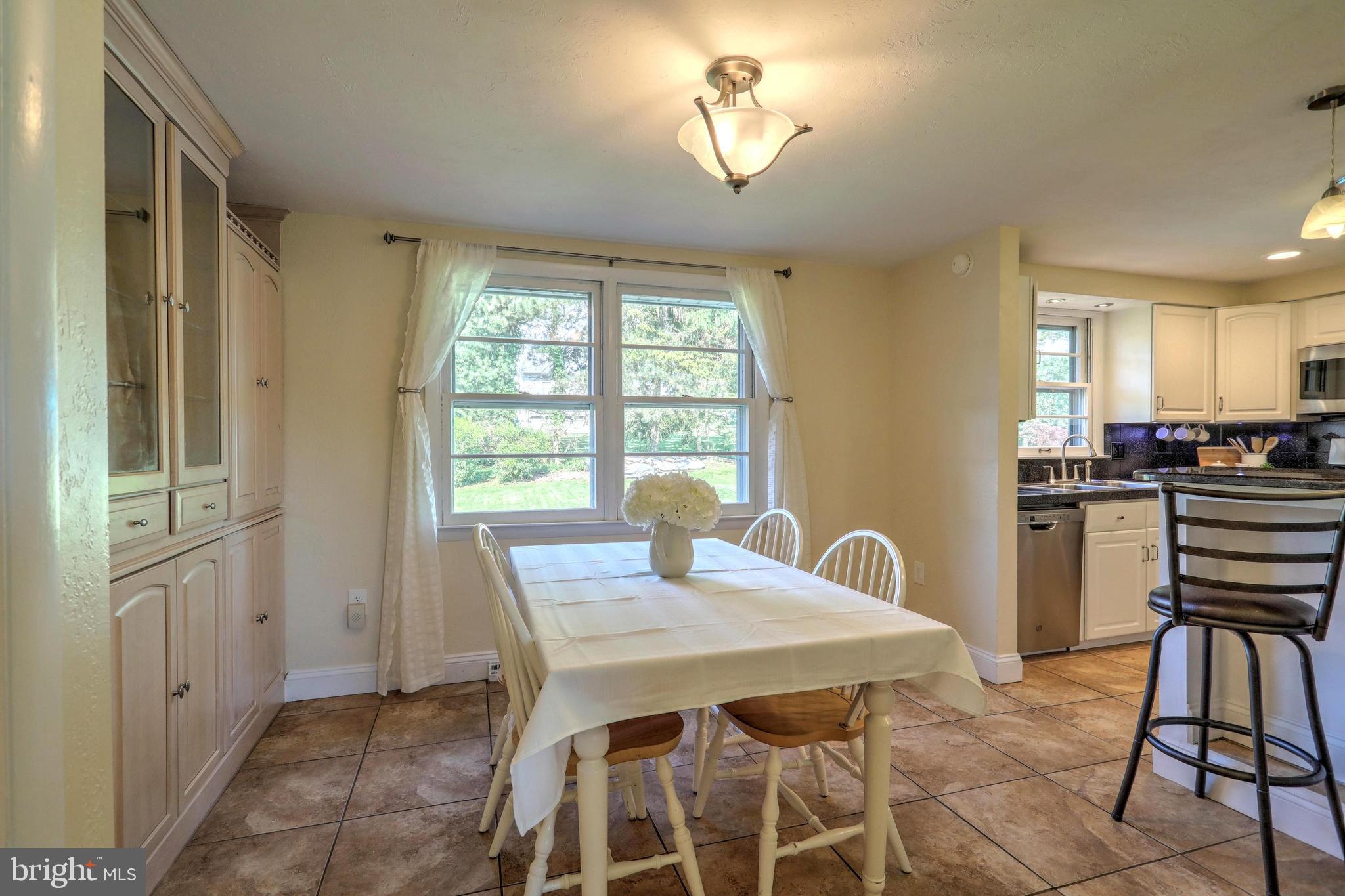 2427 Pine Grove Road York, PA 17403 - Photo 8 of 34 DINING ROOM/EAT IN KITCHEN
