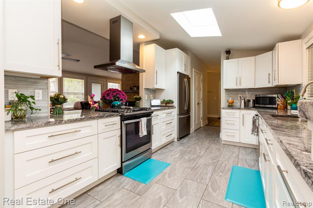 2331 Rusk Road Rochester Hills, MI 48306 - Photo 12 of 46