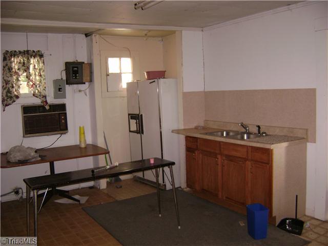 1421 Holly Grove Road Lexington, NC 27292 - Photo 4 of 8 Kitchen.