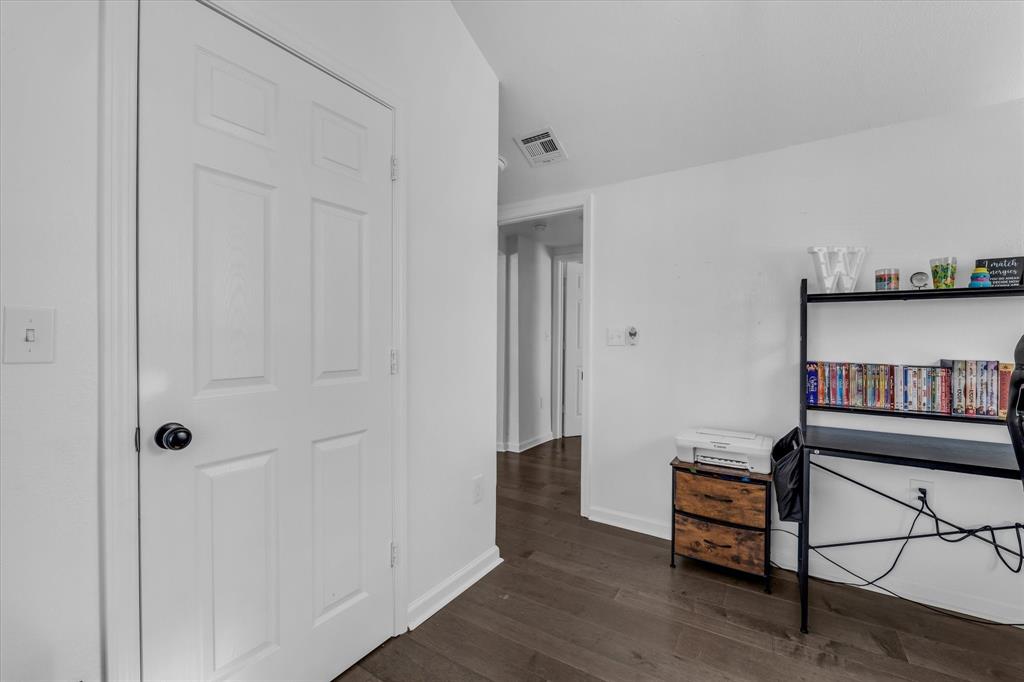1209 Southey Street Waco, TX 76704 - Photo 15 of 21 a view of a hallway with workspace