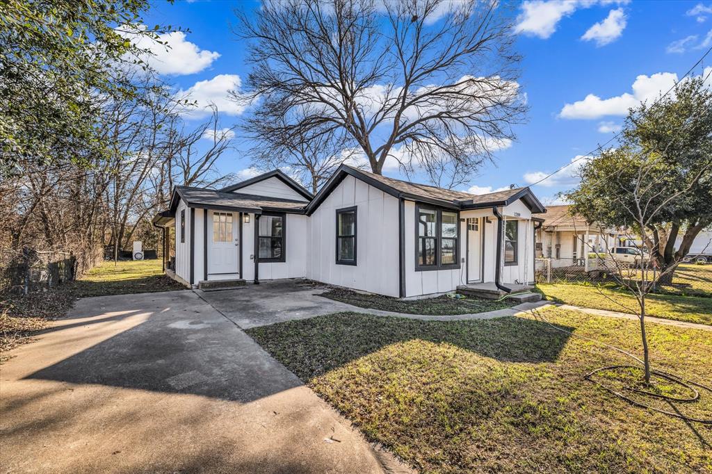 1209 Southey Street Waco, TX 76704 - Photo 3 of 21 a view of a house with a yard