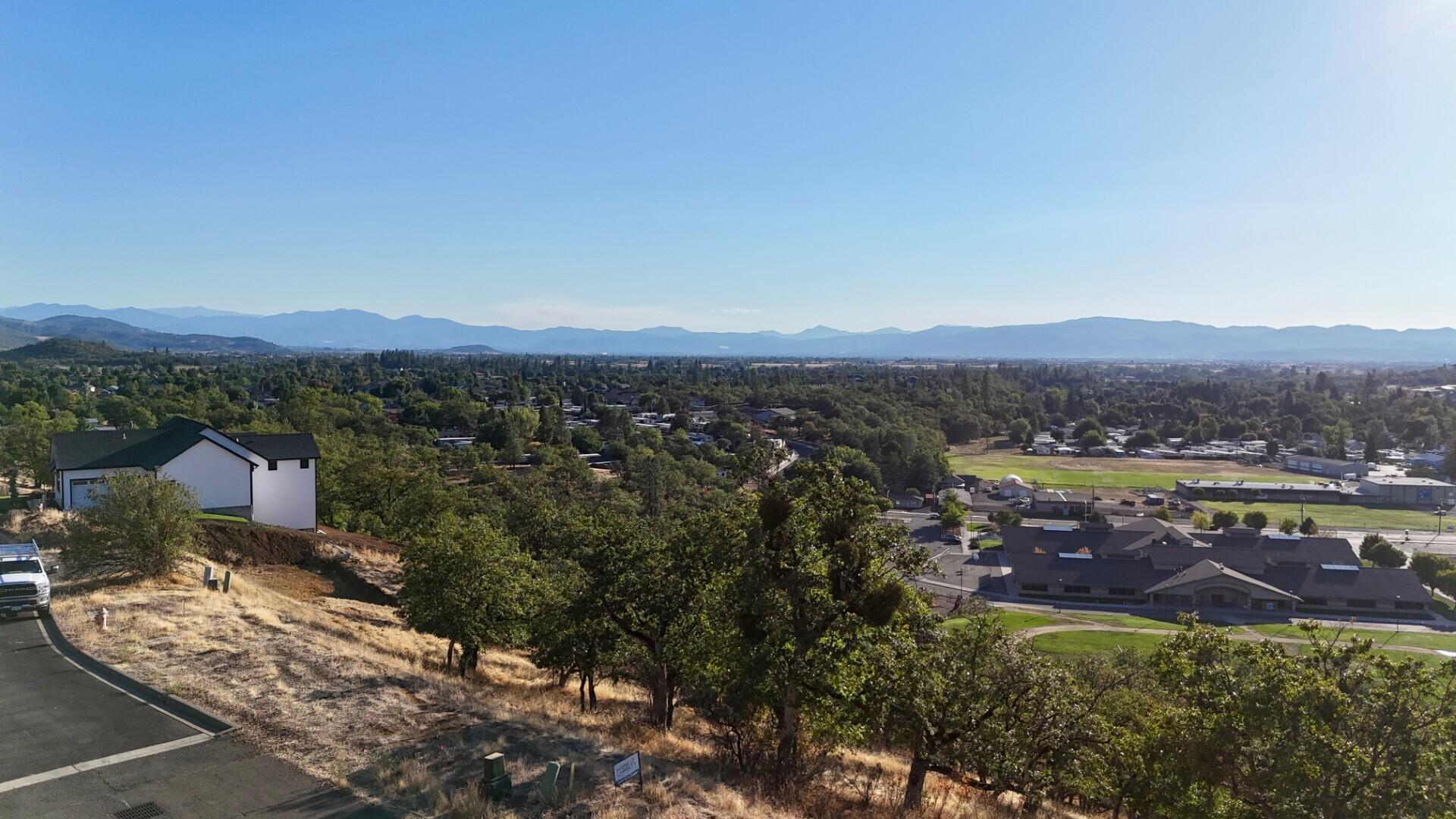 277 Cambridge Terrace Eagle Point, OR 97524 - Photo 3 of 15 cam2