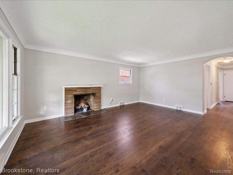 2198 Hawthorne Road Grosse Pointe Woods, MI 48236 - Photo 3 of 14