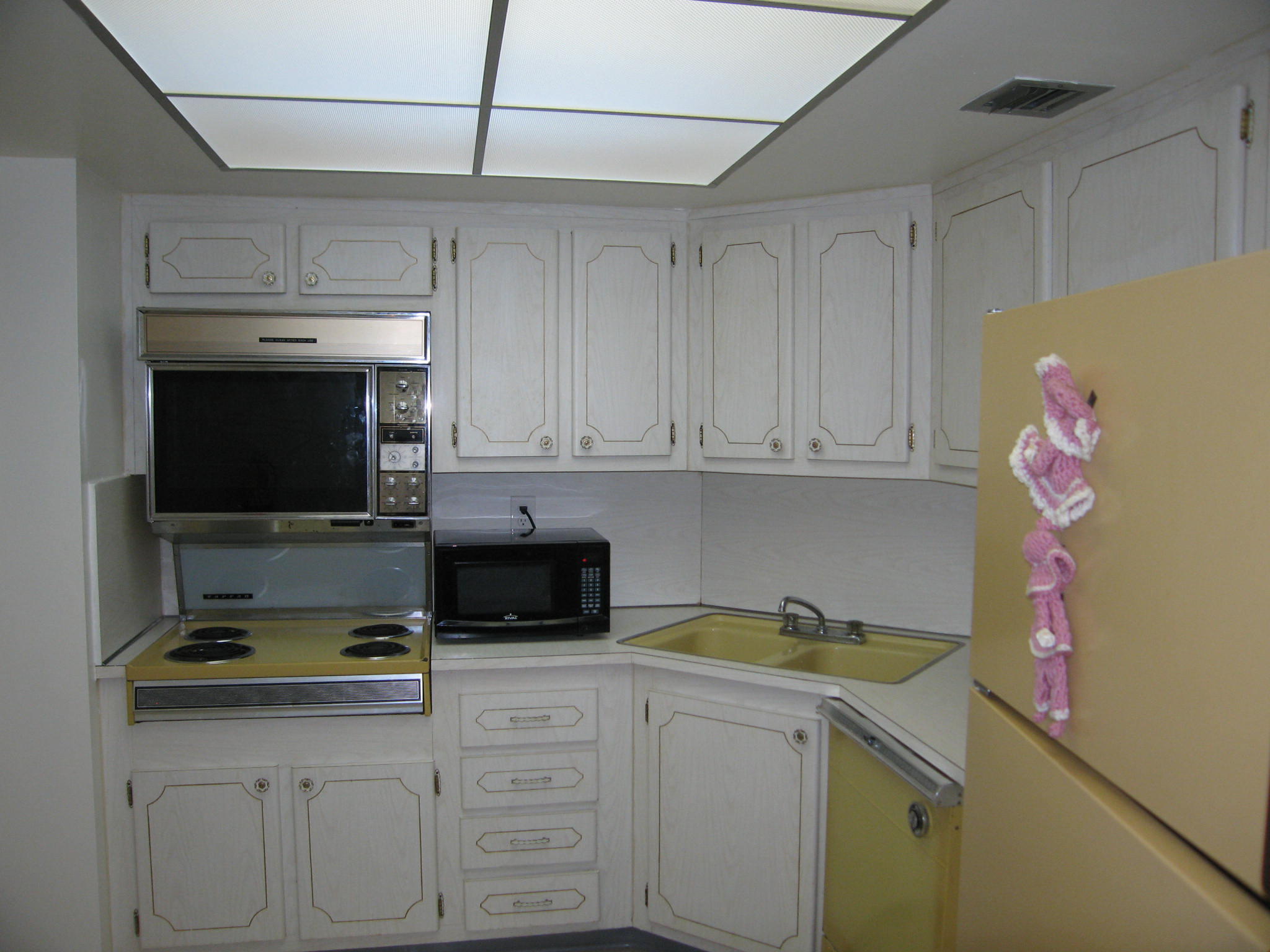 50 Southwest 3rd Avenue, Unit 208 Boca Raton, FL 33432 - Photo 34 of 35 Community Room Kitchen
