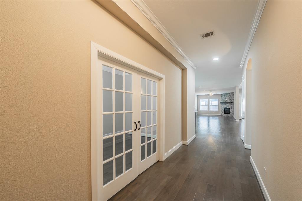 1102 Rendon Place Mansfield, TX 76063 - Photo 2 of 34 Gallery Image 2