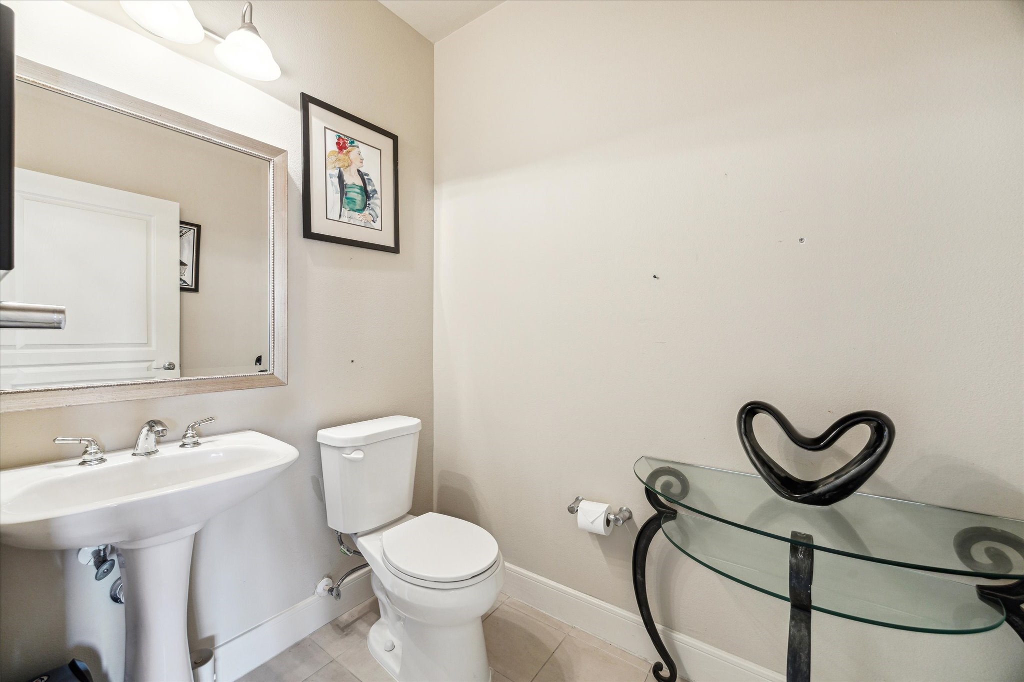 3333 Allen Parkway, Unit 1004 Houston, TX 77019 - Photo 11 of 36 a bathroom with a toilet sink and mirror