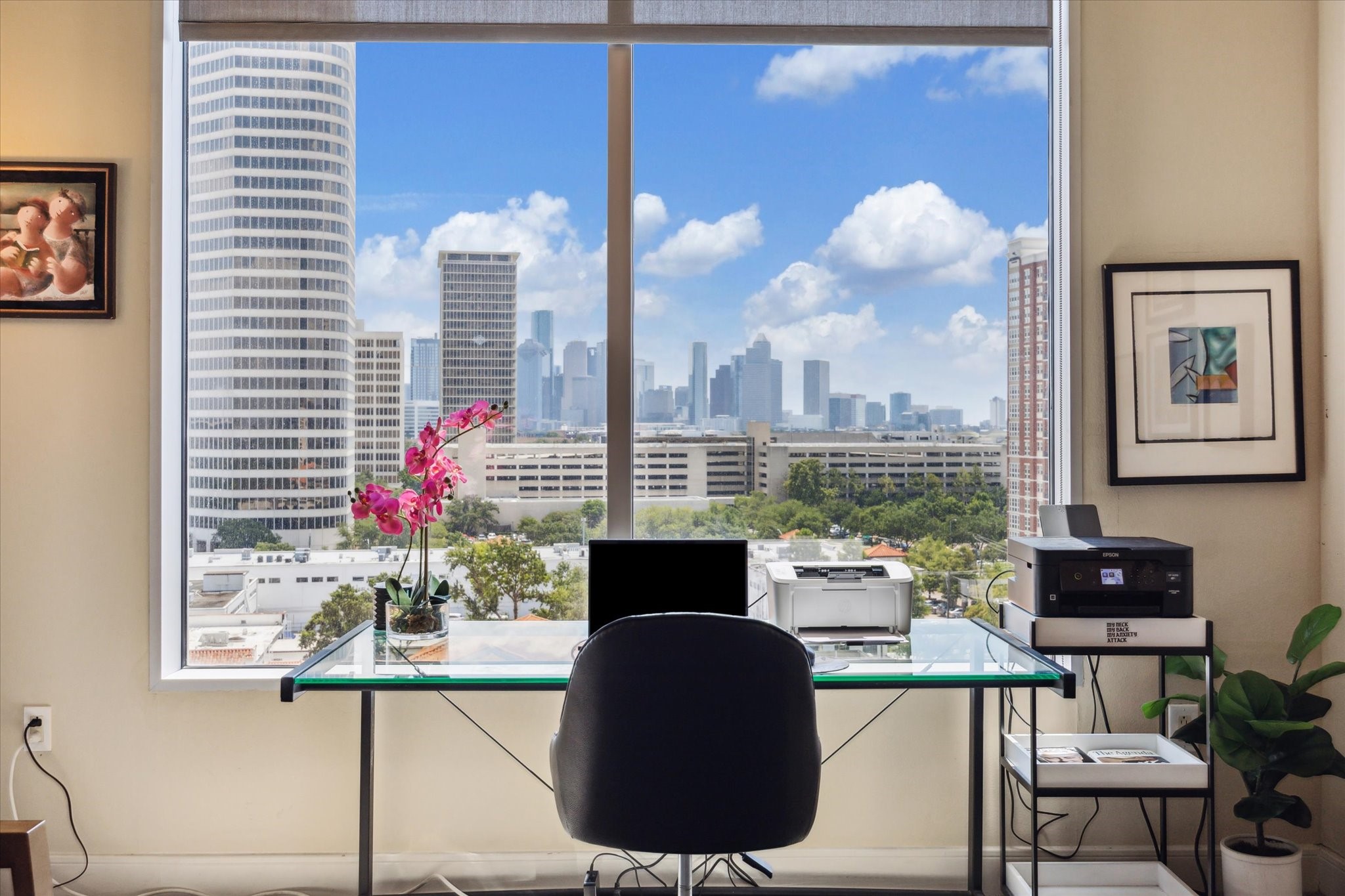 3333 Allen Parkway, Unit 1004 Houston, TX 77019 - Photo 18 of 36 a living room with furniture and a large window